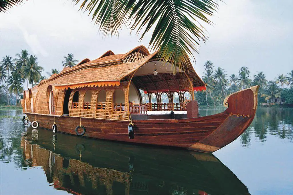 Premium Kerala honeymoon package with luxury houseboat, backwaters and hill stations