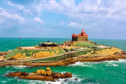 Kerala Kanyakumari tour package with Kovalam beach, Alleppey houseboat and hill stations